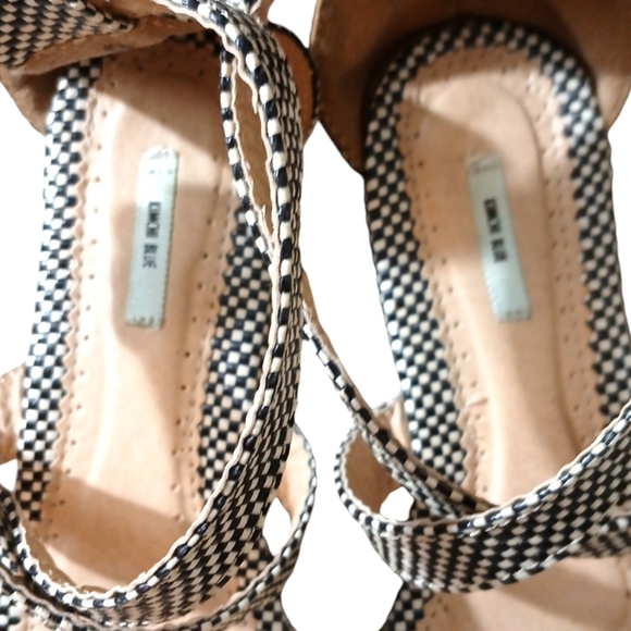Anthropologie Kimchi Blue Black and White Checkered Sandals Size 8 - Picture 4 of 11